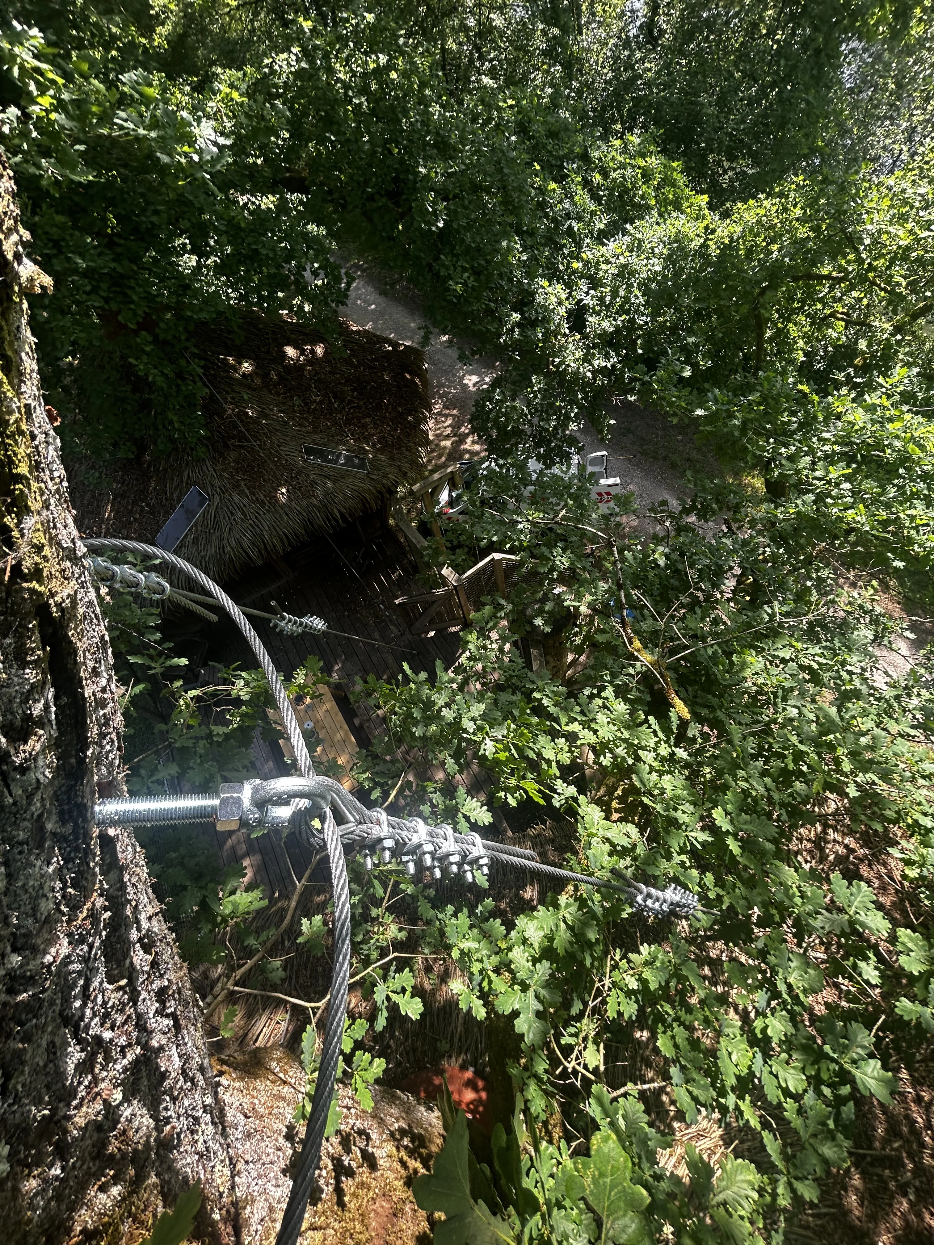 Hauban de cabane suspendue fixé avec le système Le Clou SVA
